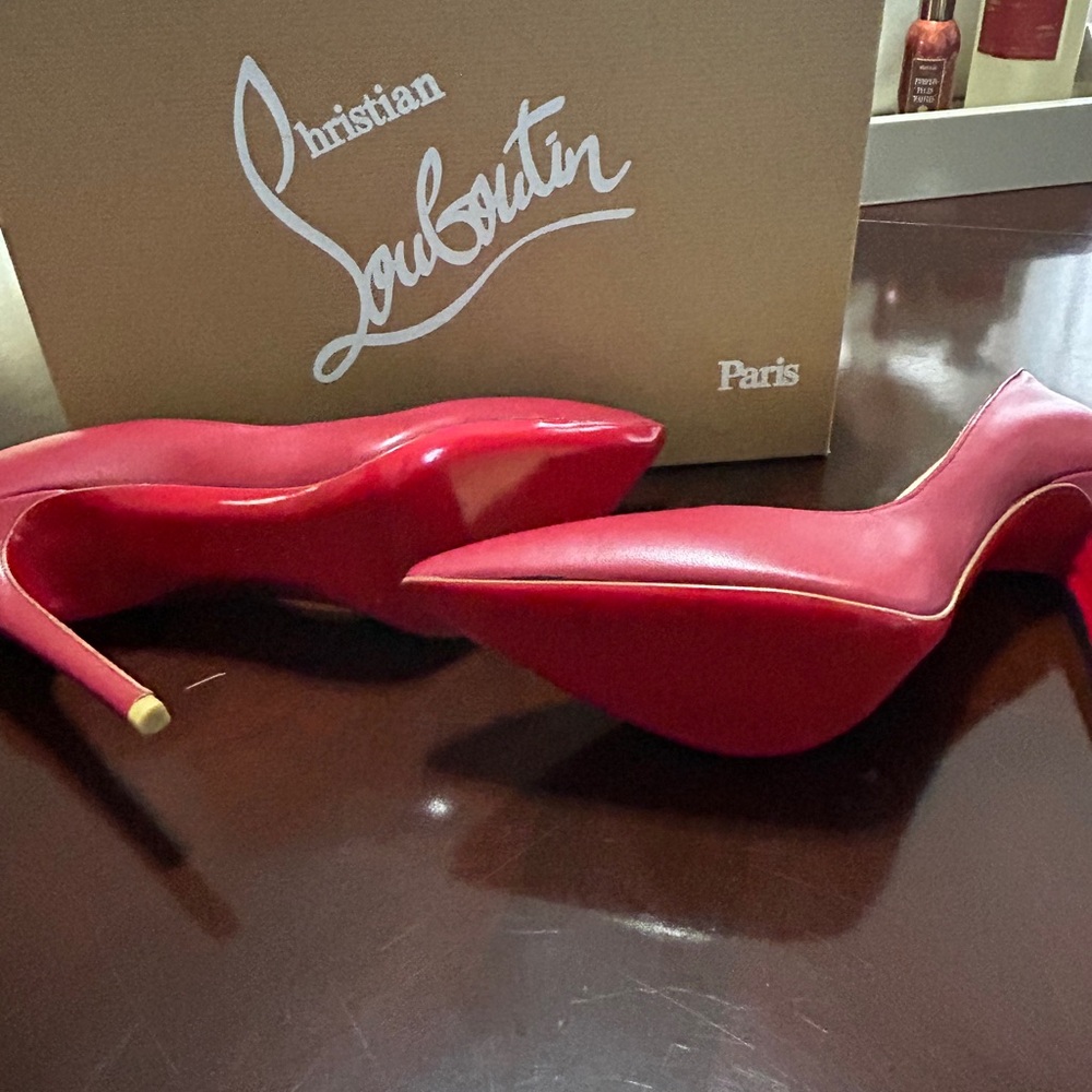 Christian Louboutin Pigalle Red Bottom Heels 100% Authentic size 37 NWT